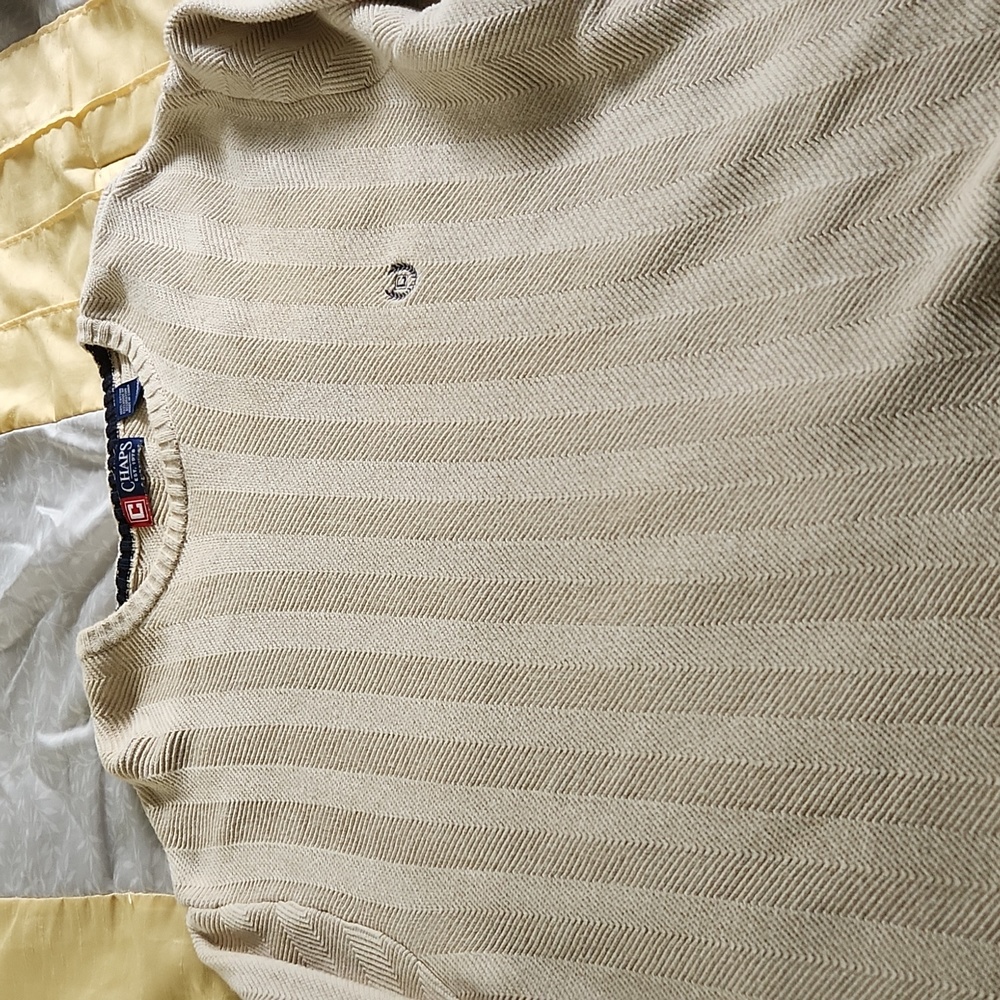 Men's CHAPS XXL cram color sweater. Great condition.